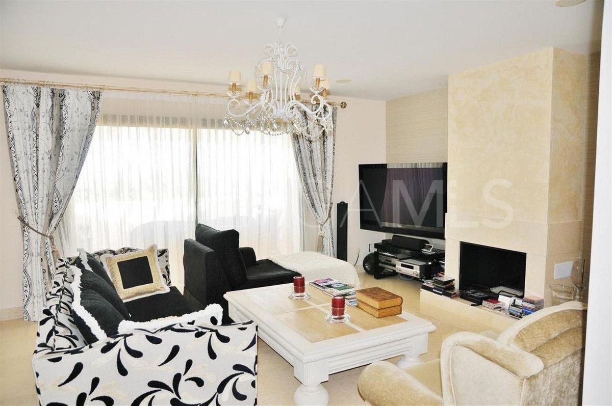 Apartamento for sale in Benahavis with 4 bedrooms