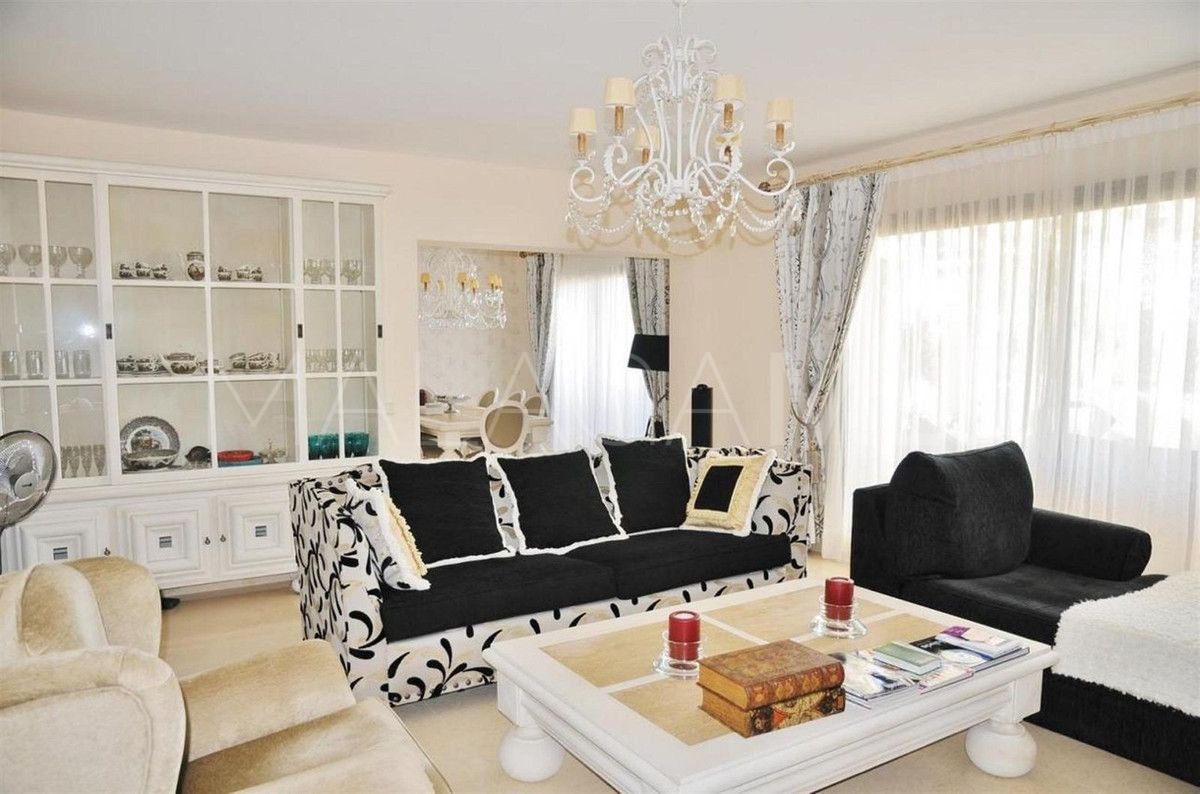 Apartment with 4 bedrooms for sale in Benahavis