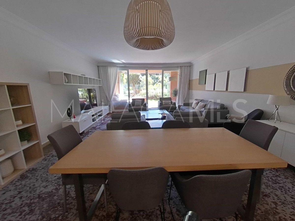 Markplanslägenhet for sale in Nueva Andalucia