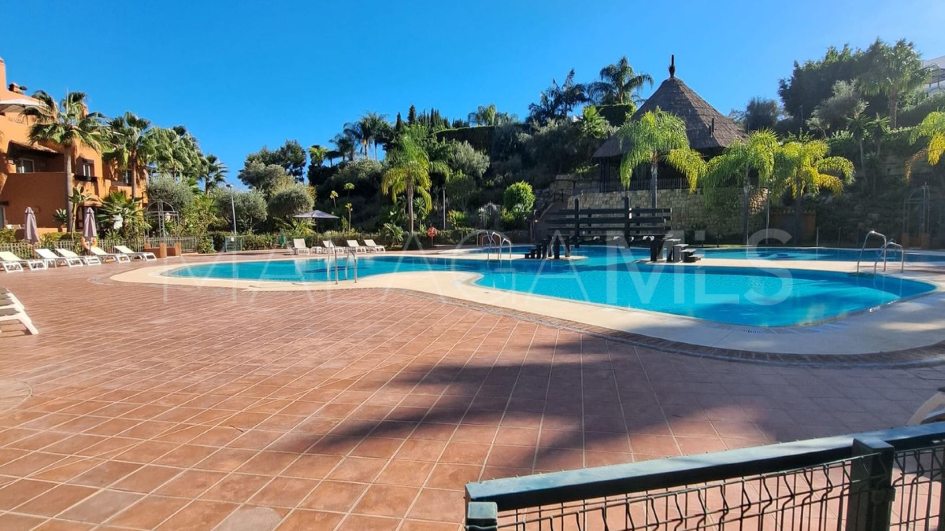Markplanslägenhet for sale in Nueva Andalucia