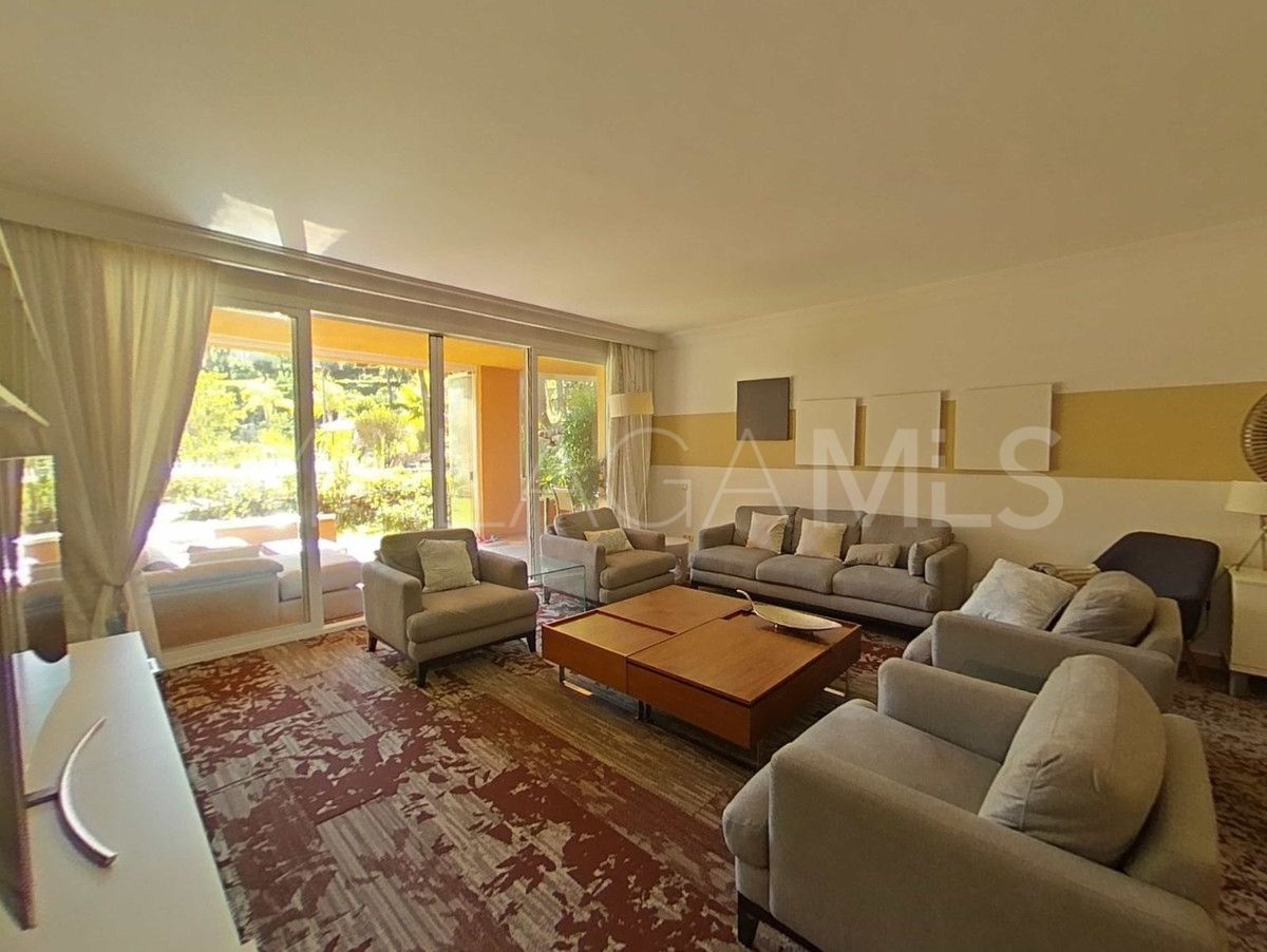 Markplanslägenhet for sale in Nueva Andalucia