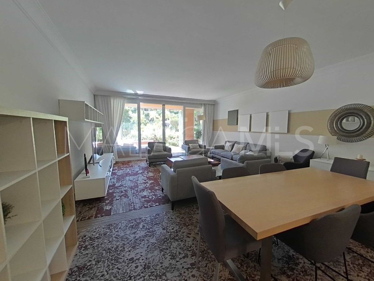 Markplanslägenhet for sale in Nueva Andalucia