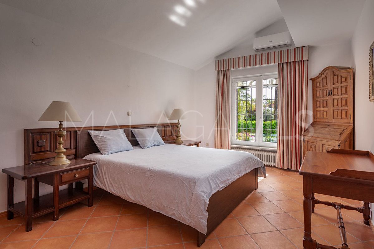 Villa for sale in Los Monteros