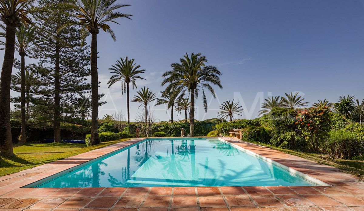 Villa for sale in Los Monteros