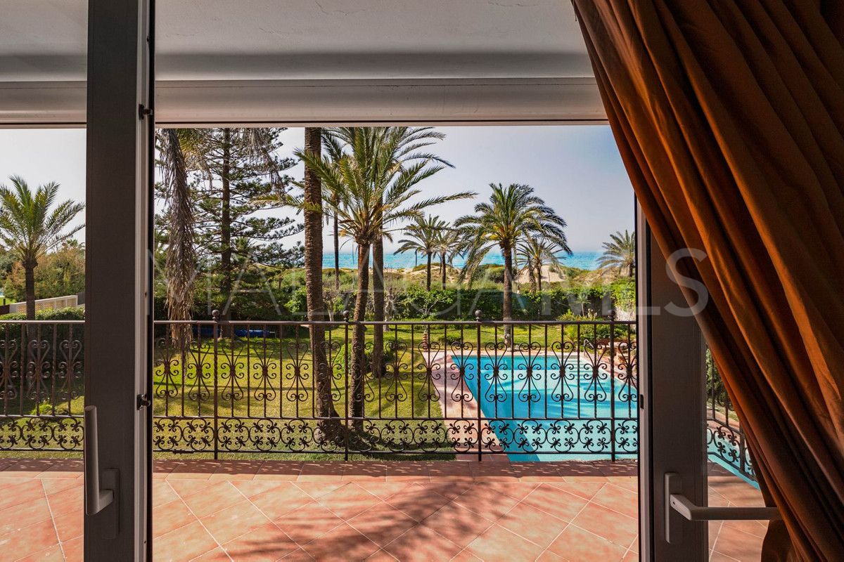 Villa for sale in Los Monteros
