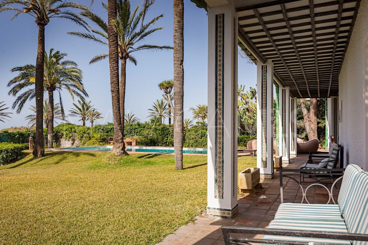 Villa for sale in Los Monteros