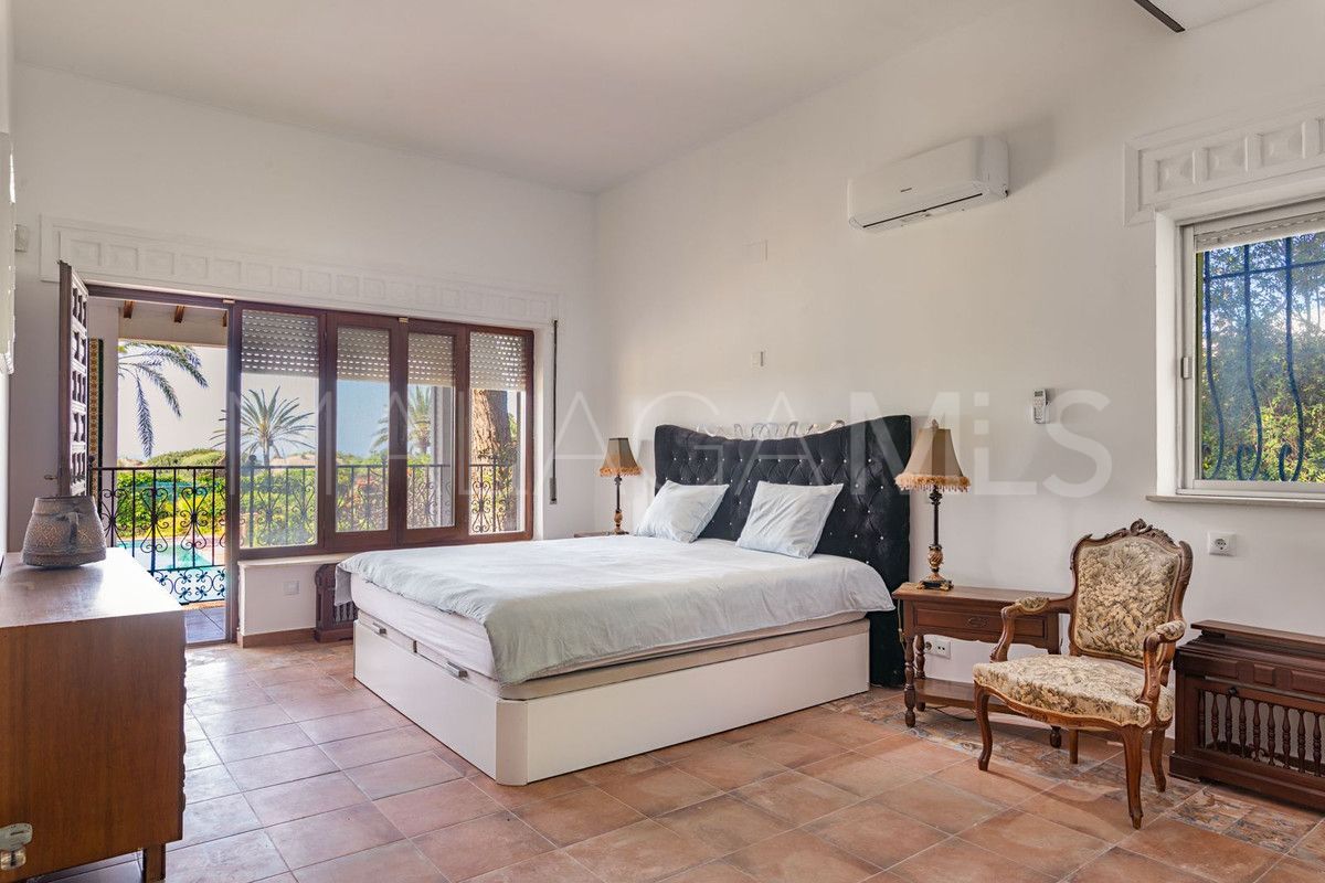 Villa for sale in Los Monteros