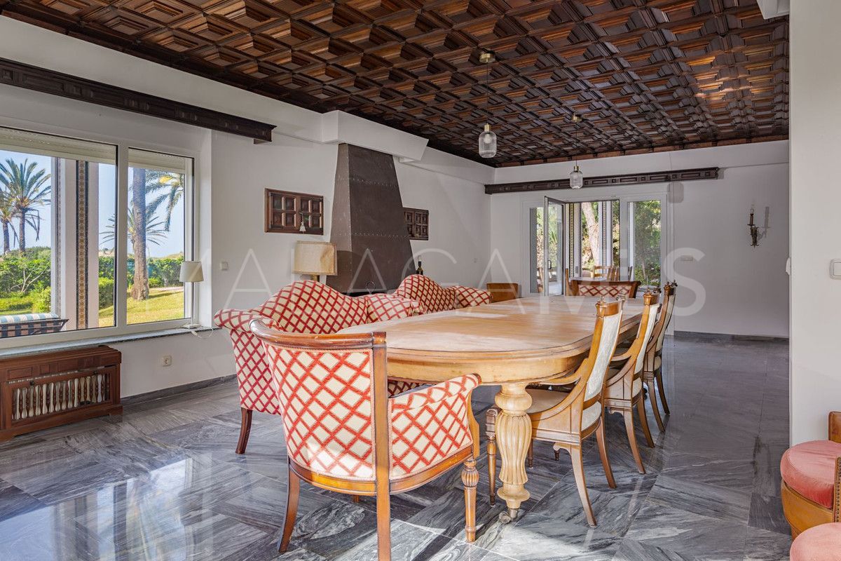 Villa for sale in Los Monteros