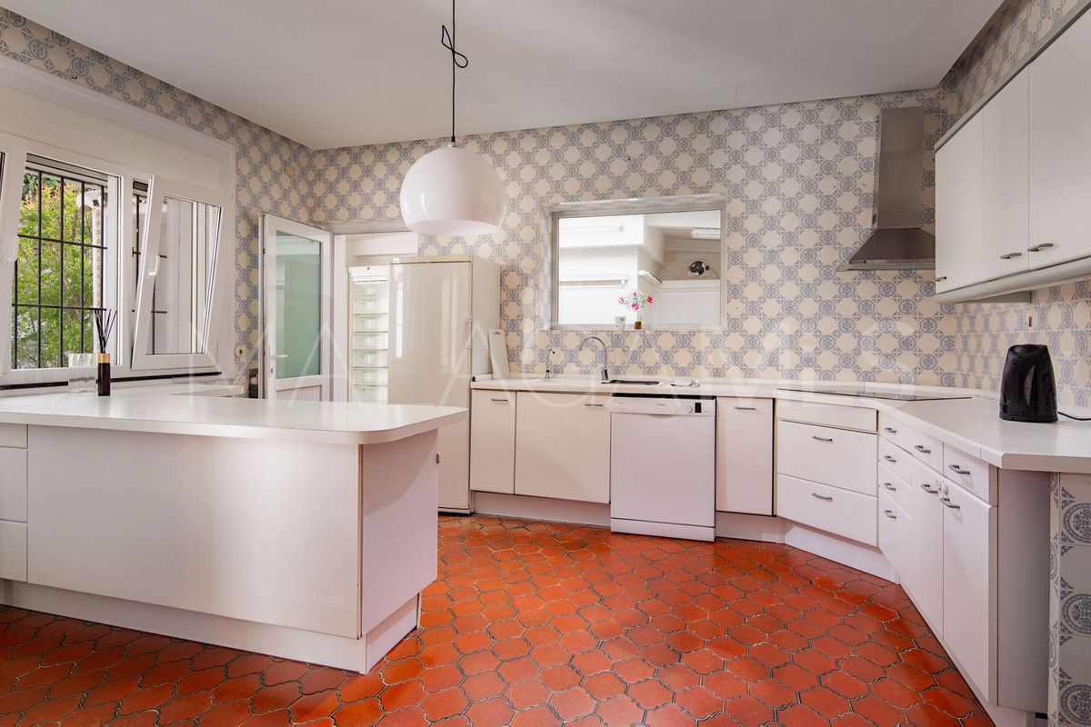 Villa for sale in Los Monteros