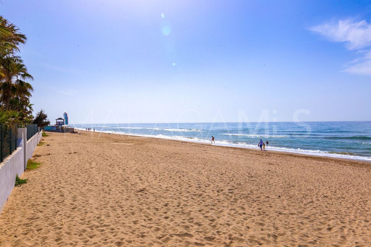 Villa for sale in Los Monteros