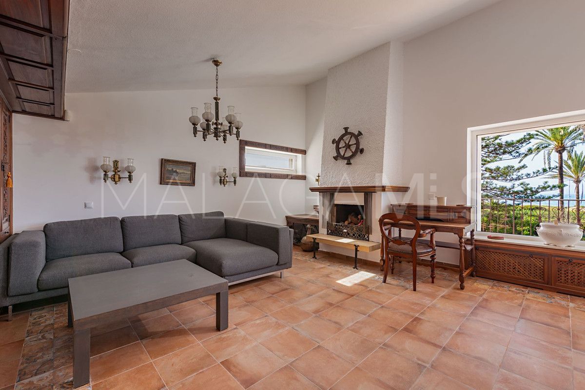 Villa for sale in Los Monteros