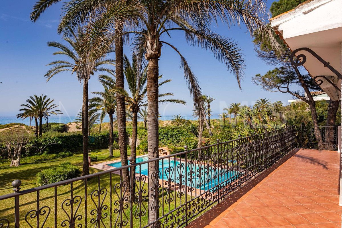 Villa for sale in Los Monteros