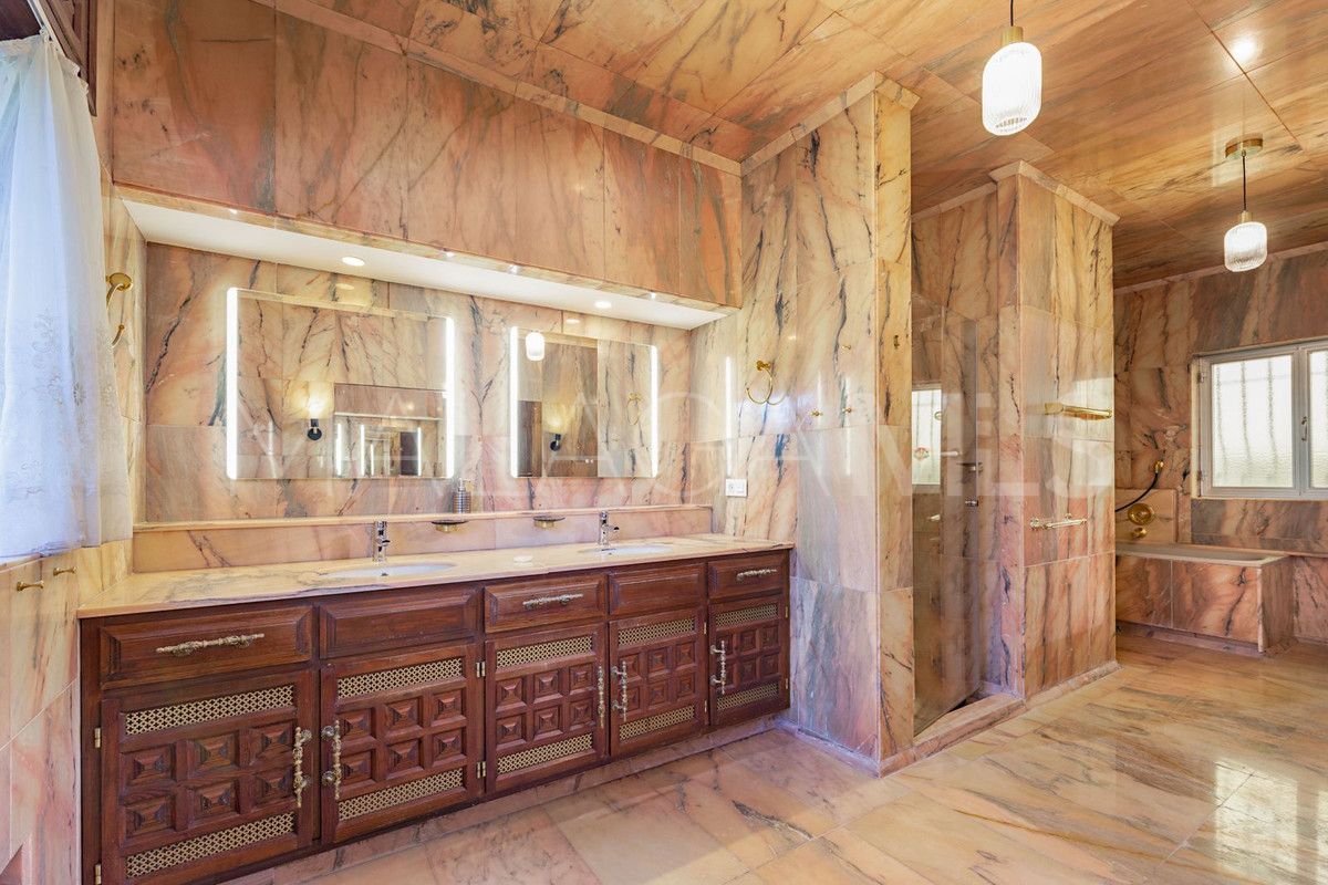 For sale villa in Los Monteros