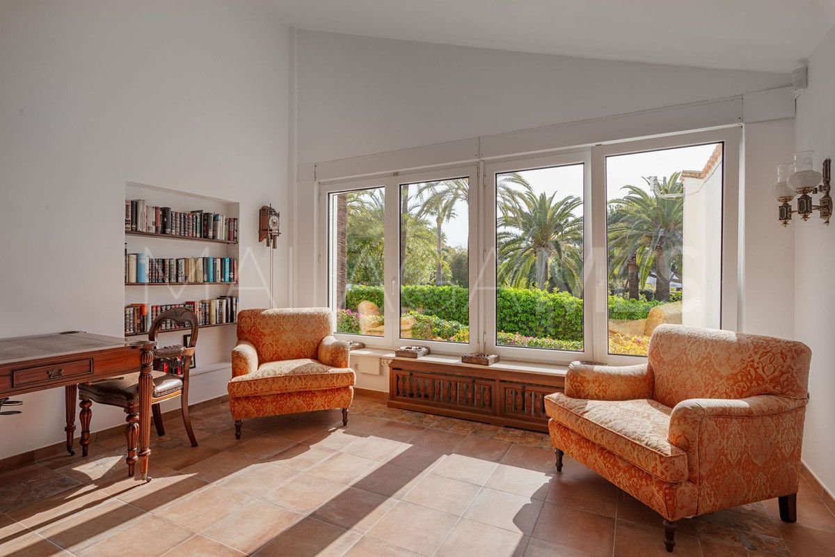 Villa for sale in Los Monteros