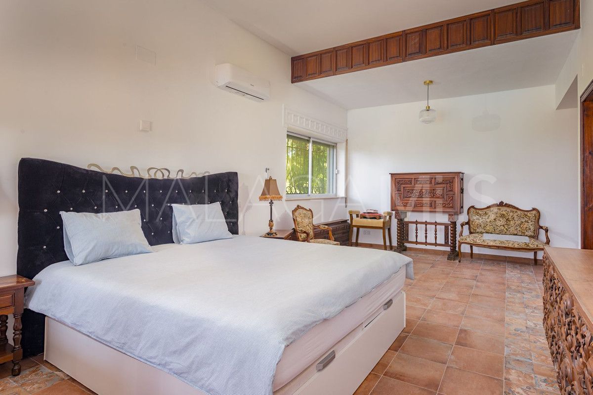 Villa for sale in Los Monteros