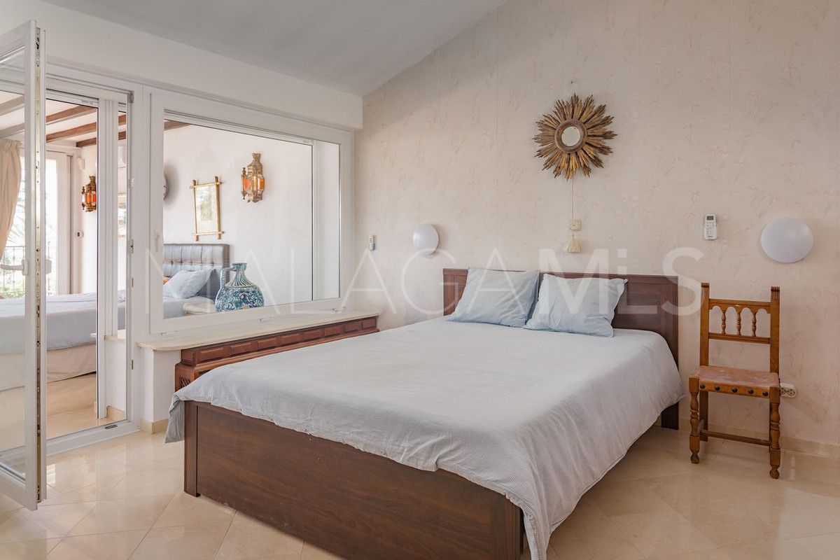 Villa for sale in Los Monteros