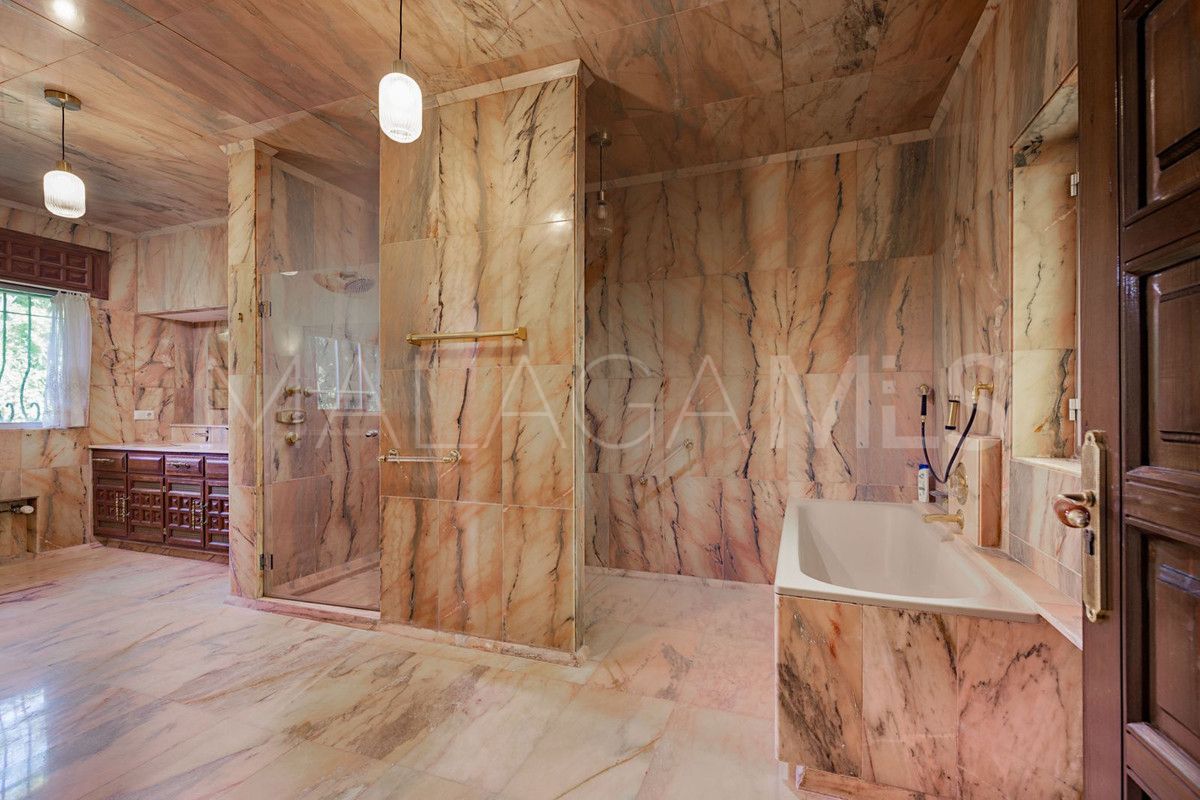 Villa for sale in Los Monteros