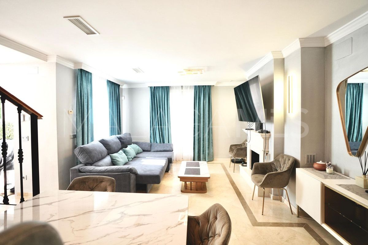 2 bedrooms Nueva Andalucia town house for sale