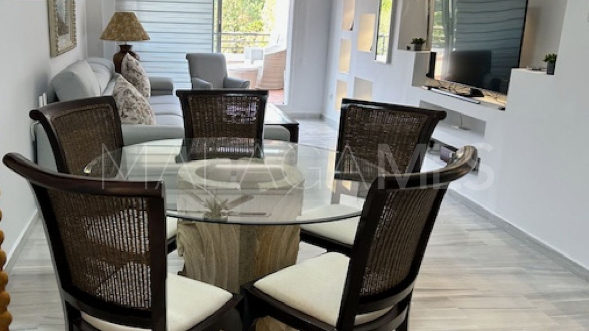 For sale apartment in Benahavis with 3 bedrooms