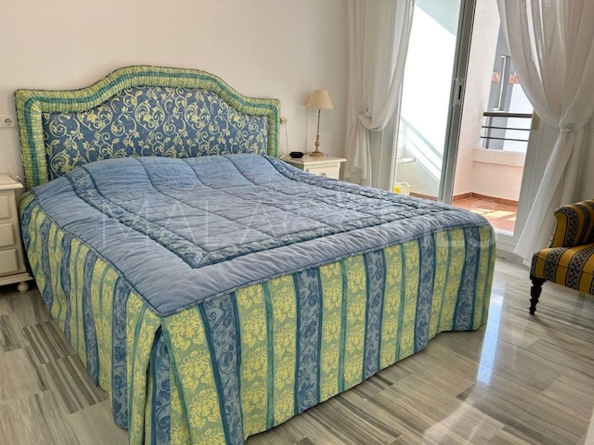 For sale apartment in Benahavis with 3 bedrooms