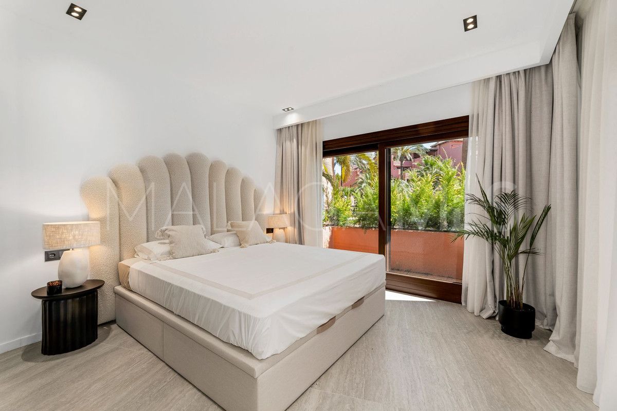 Apartamento planta baja for sale in Estepona with 3 bedrooms