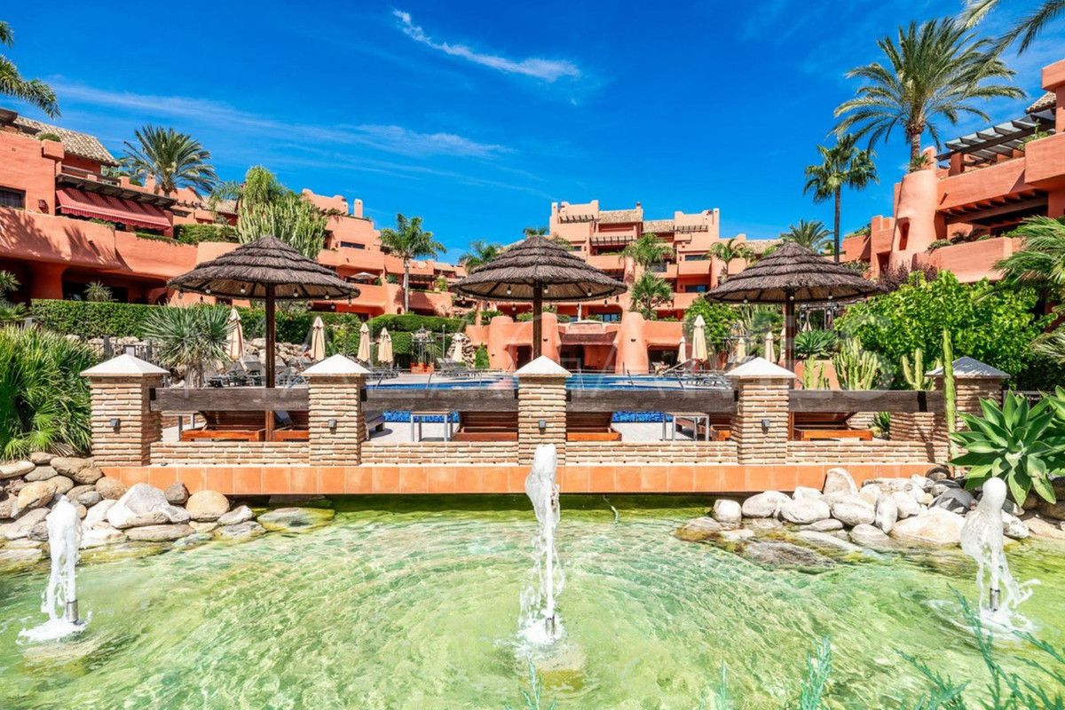 Apartamento planta baja for sale in Estepona with 3 bedrooms