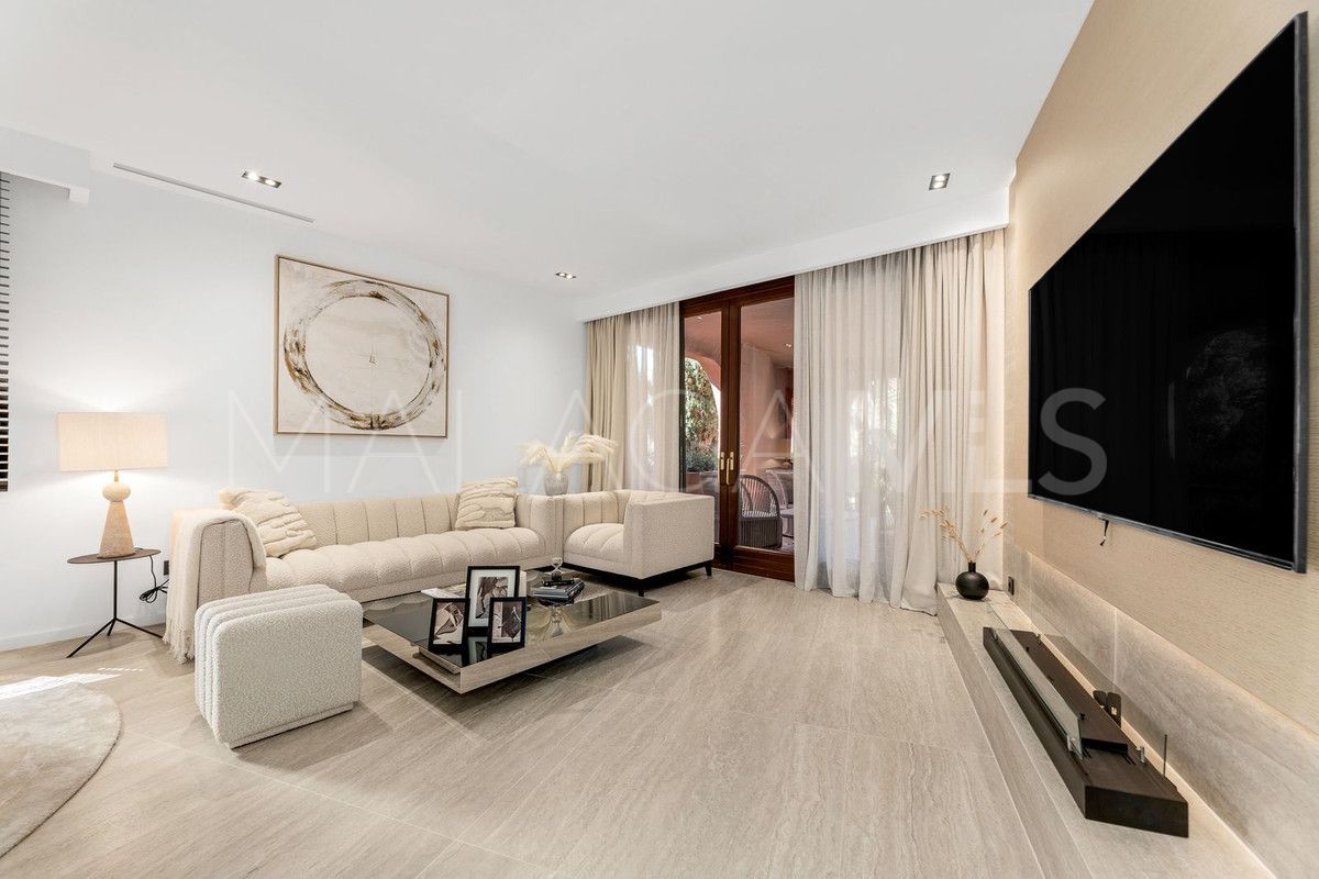 Erdgeschosswohnung for sale in Estepona