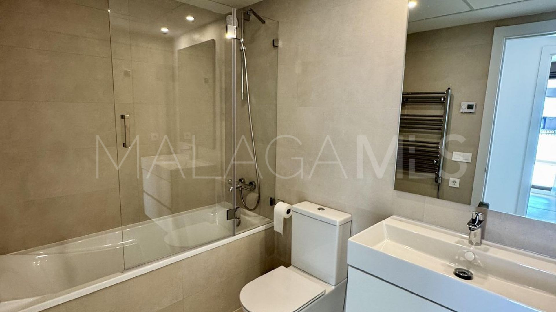 Apartamento planta baja for sale with 2 bedrooms in Estepona