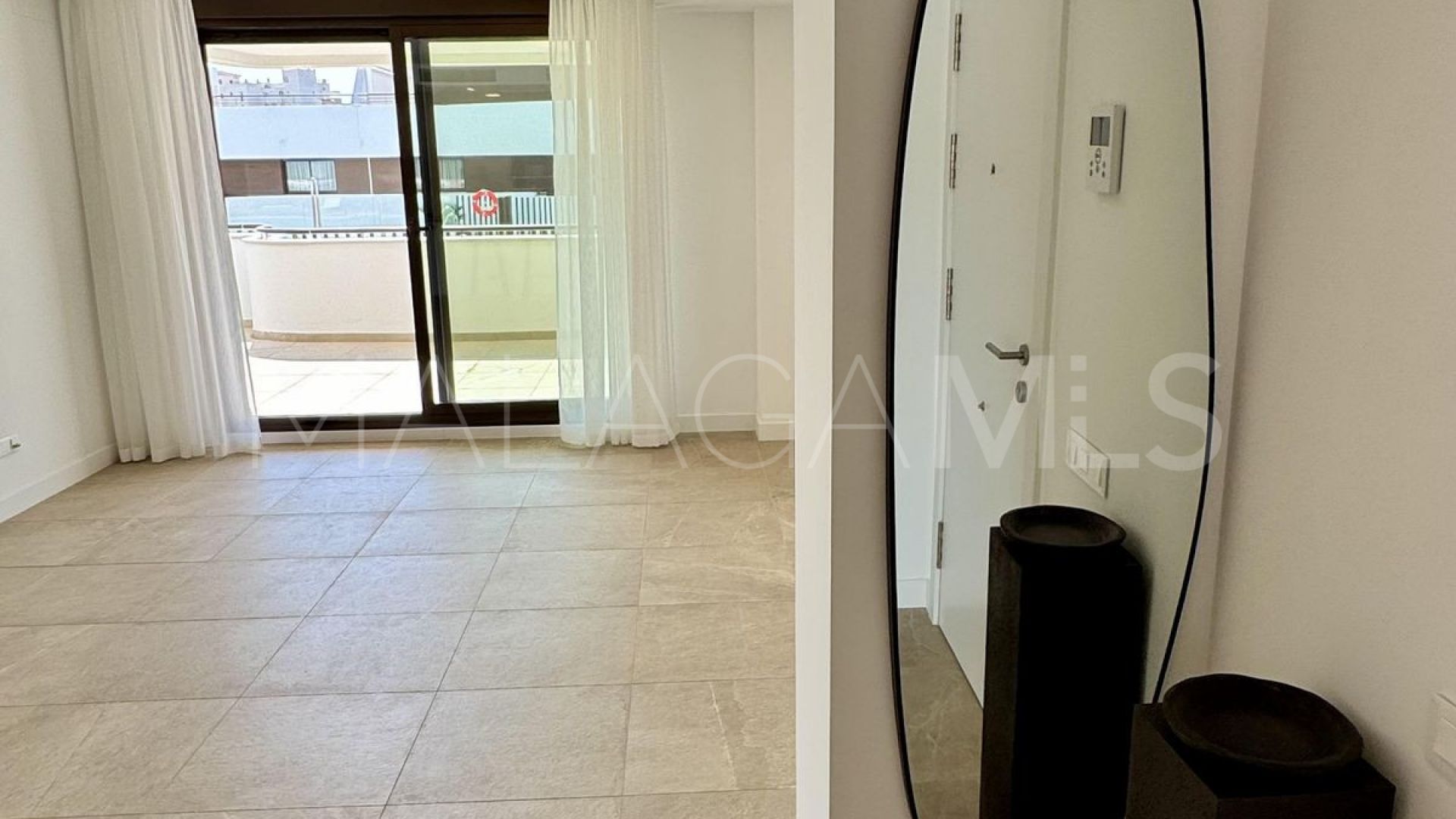 Apartamento planta baja for sale with 2 bedrooms in Estepona