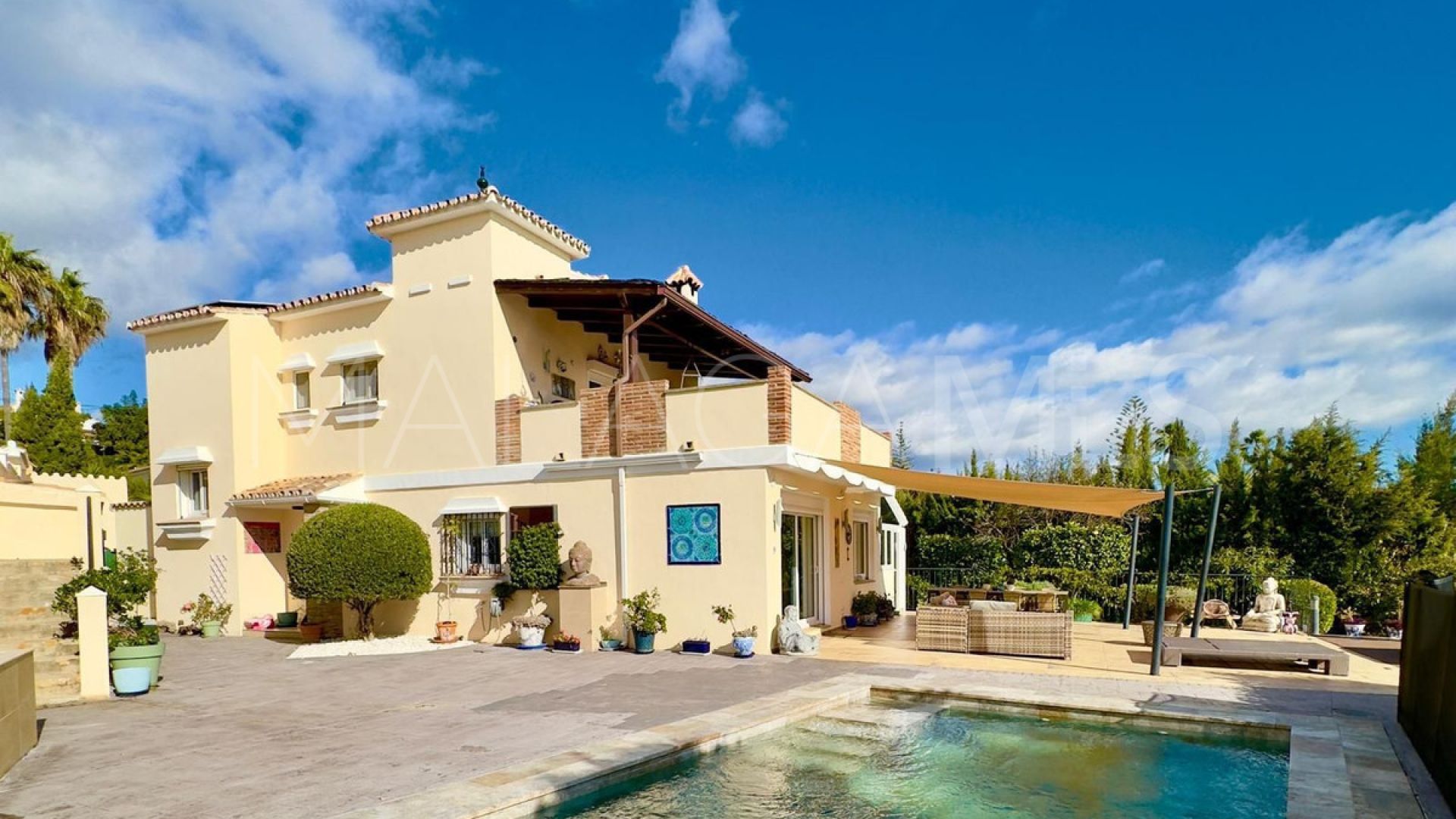 Villa for sale in Estepona