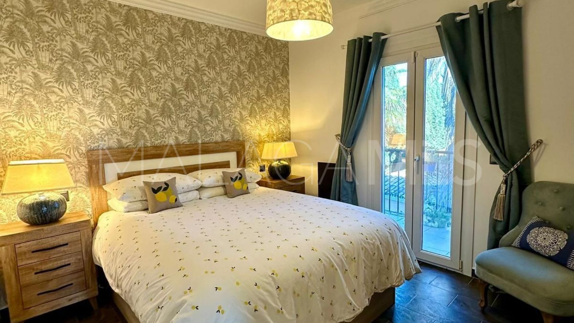 Villa for sale in Estepona