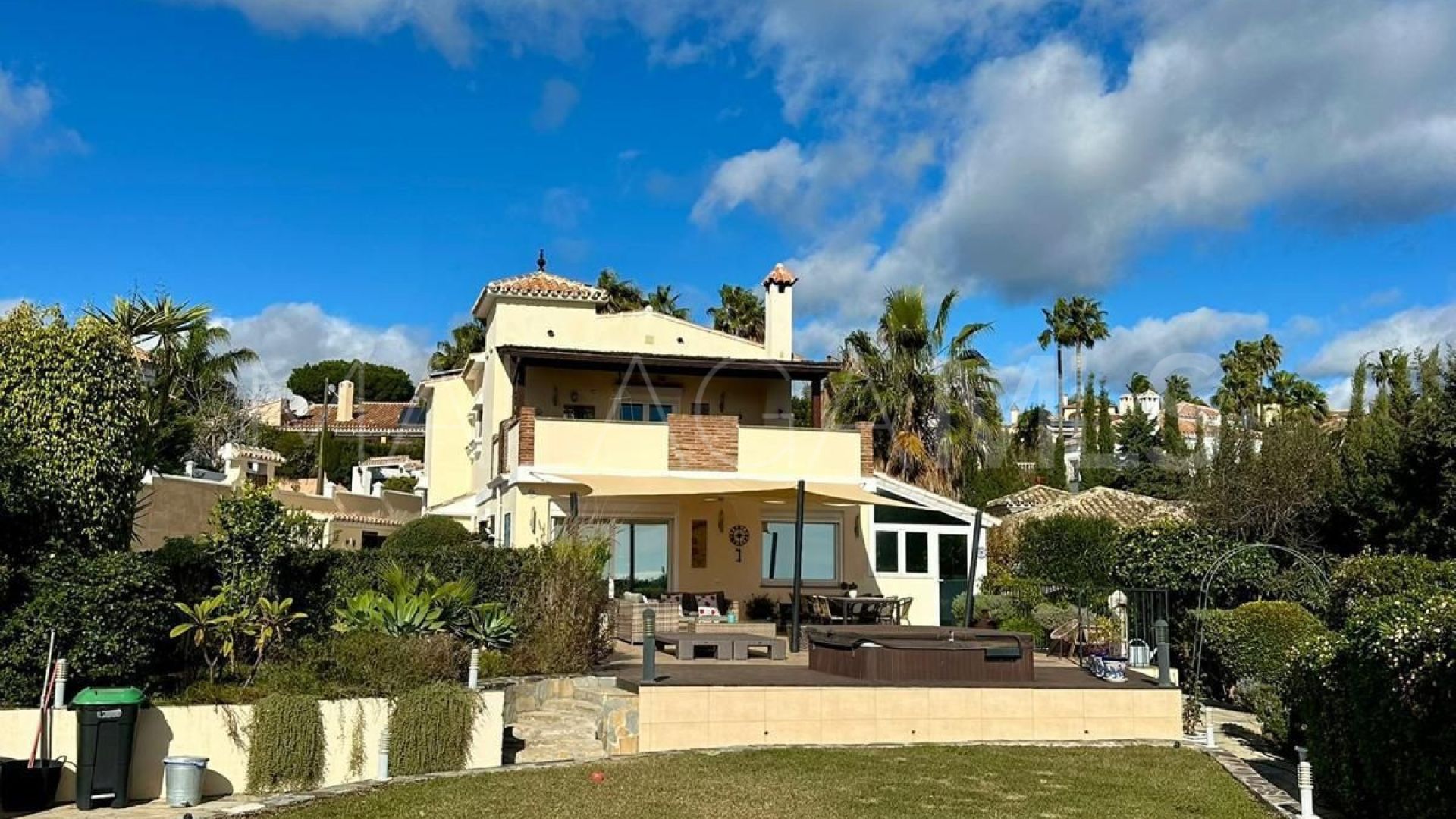 Villa for sale in Estepona