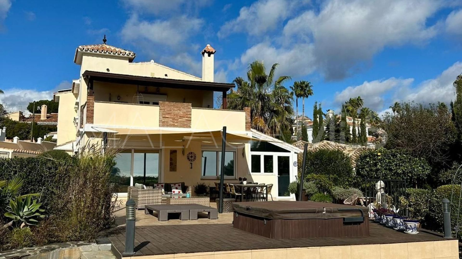 Villa for sale in Estepona