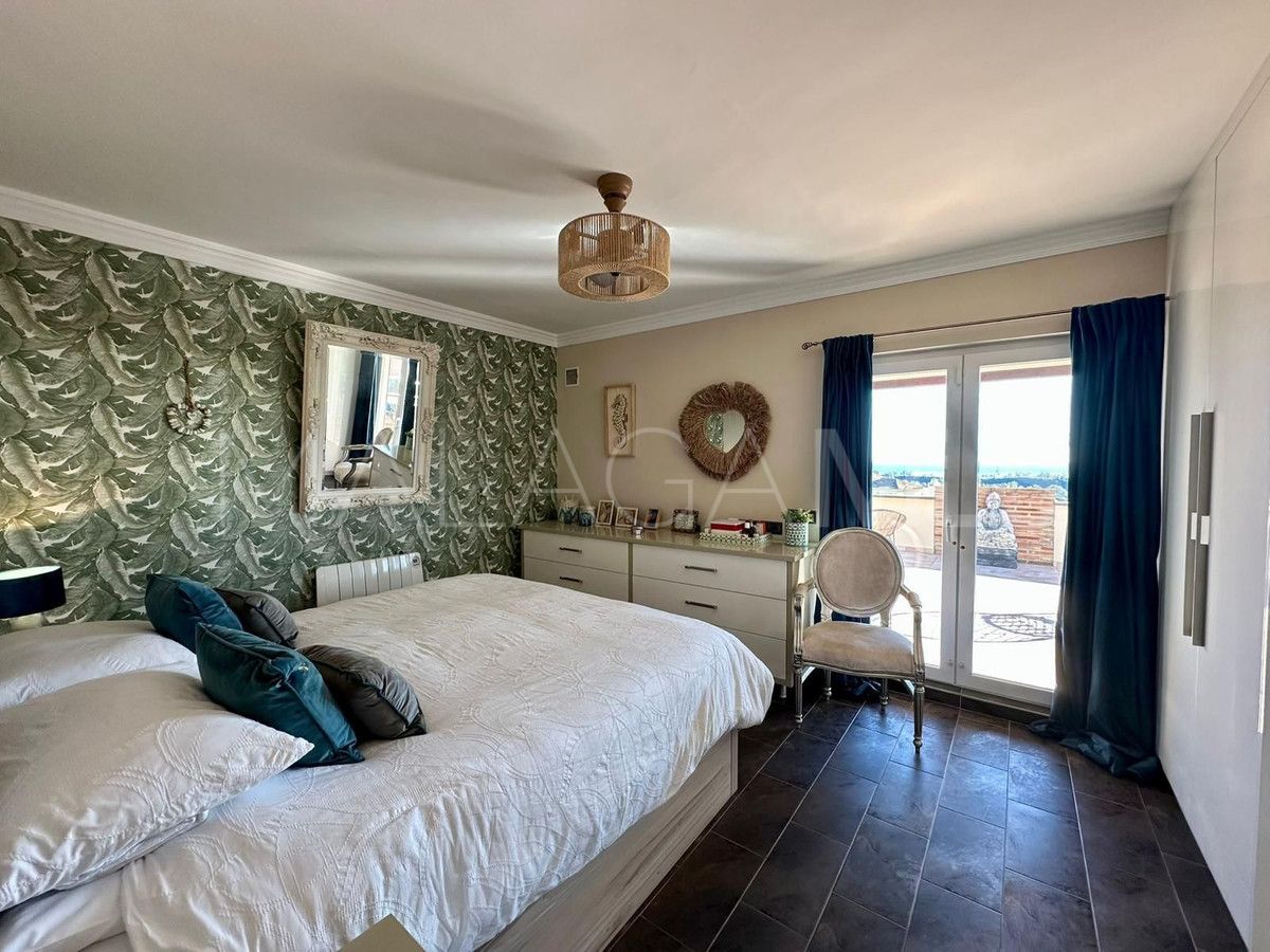 Villa for sale in Estepona