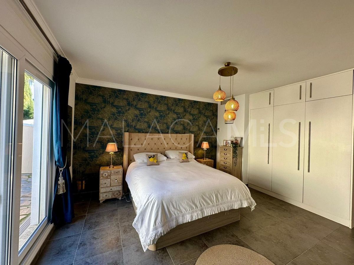 Villa for sale in Estepona