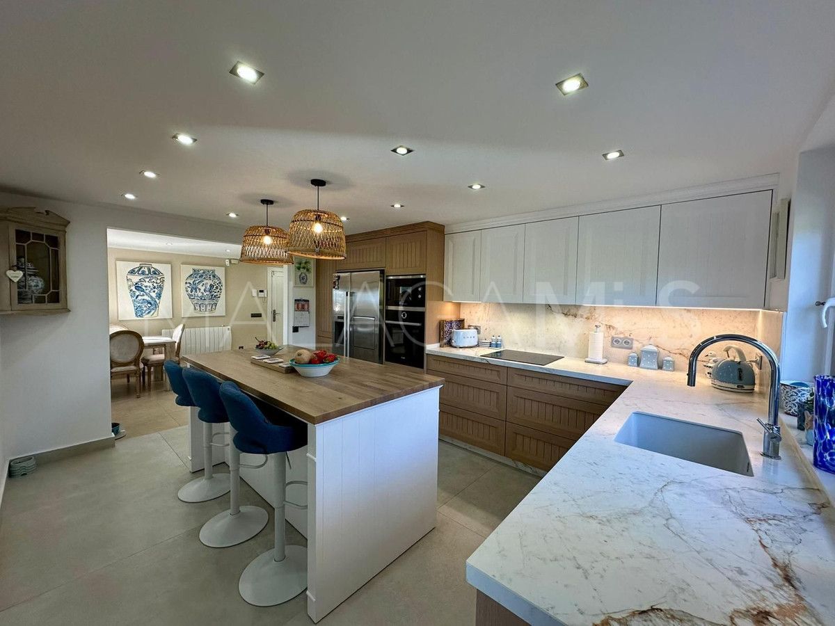Villa for sale in Estepona