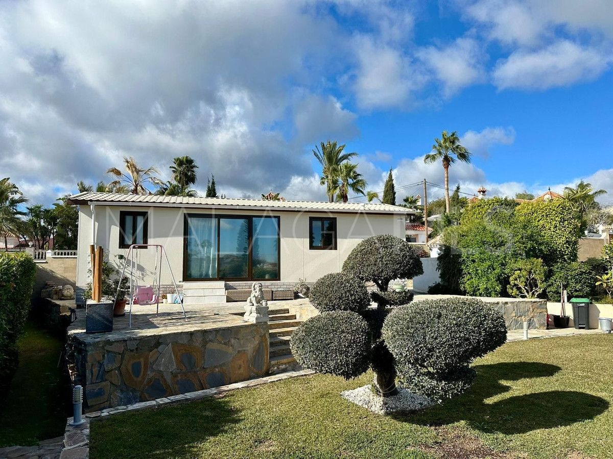Villa for sale in Estepona