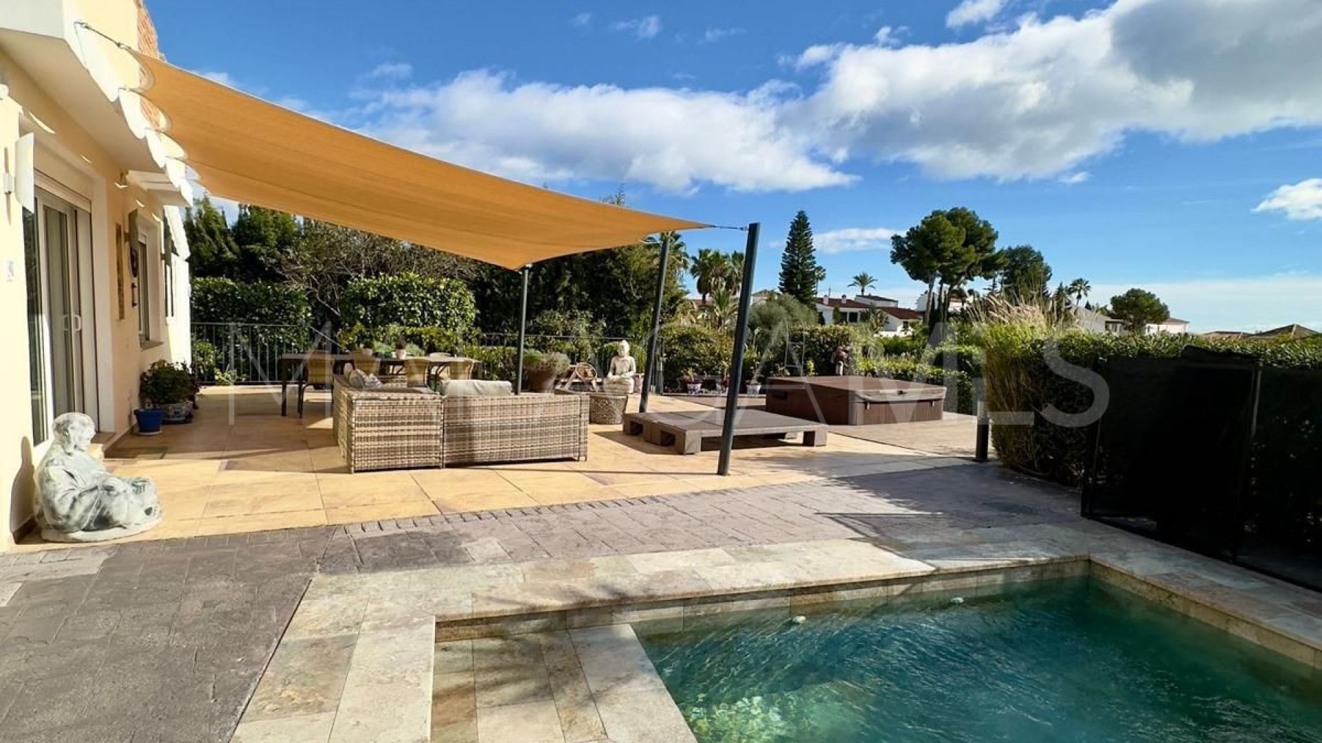 Villa for sale in Estepona