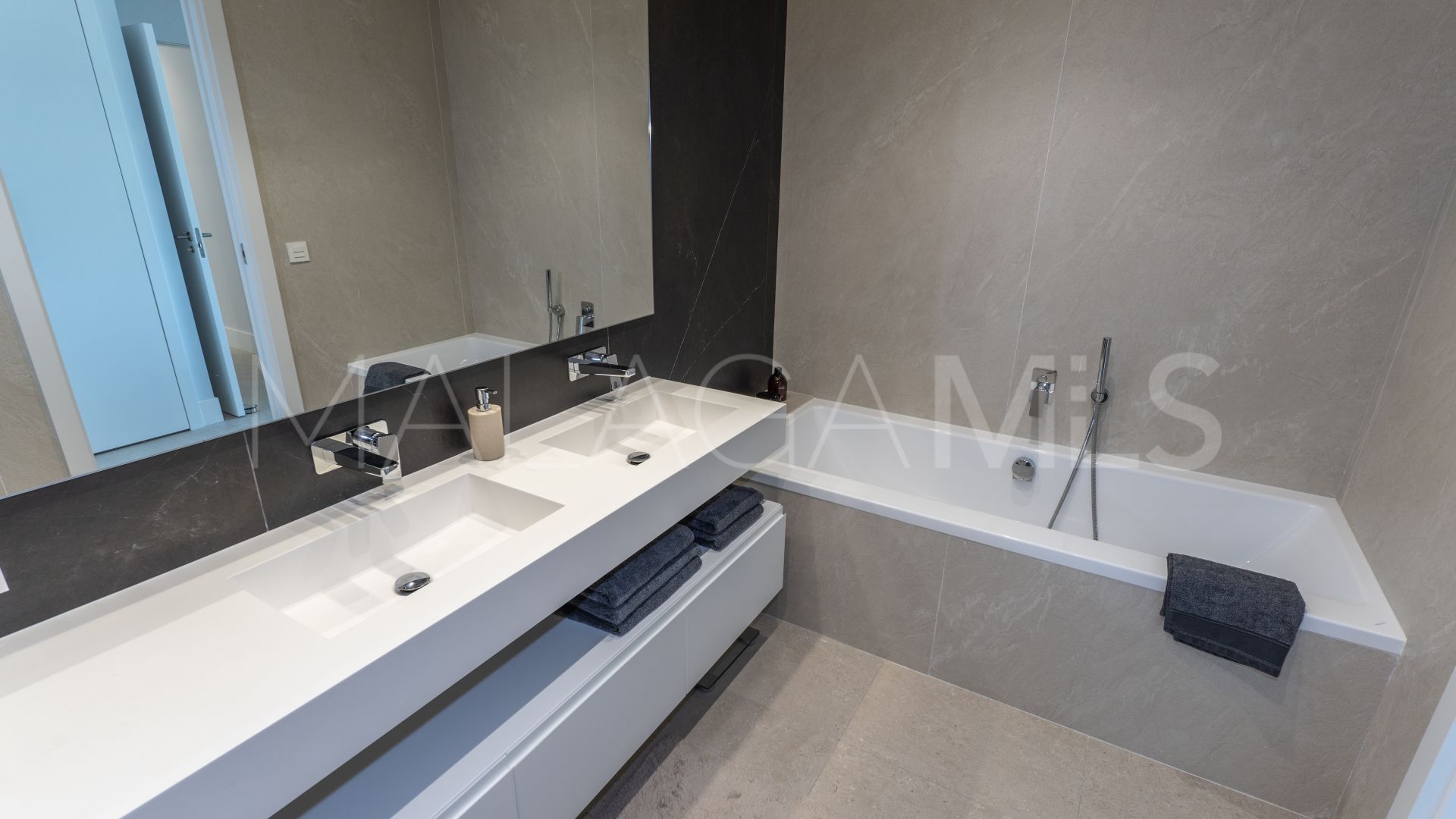 Lägenhet for sale in Aqualina