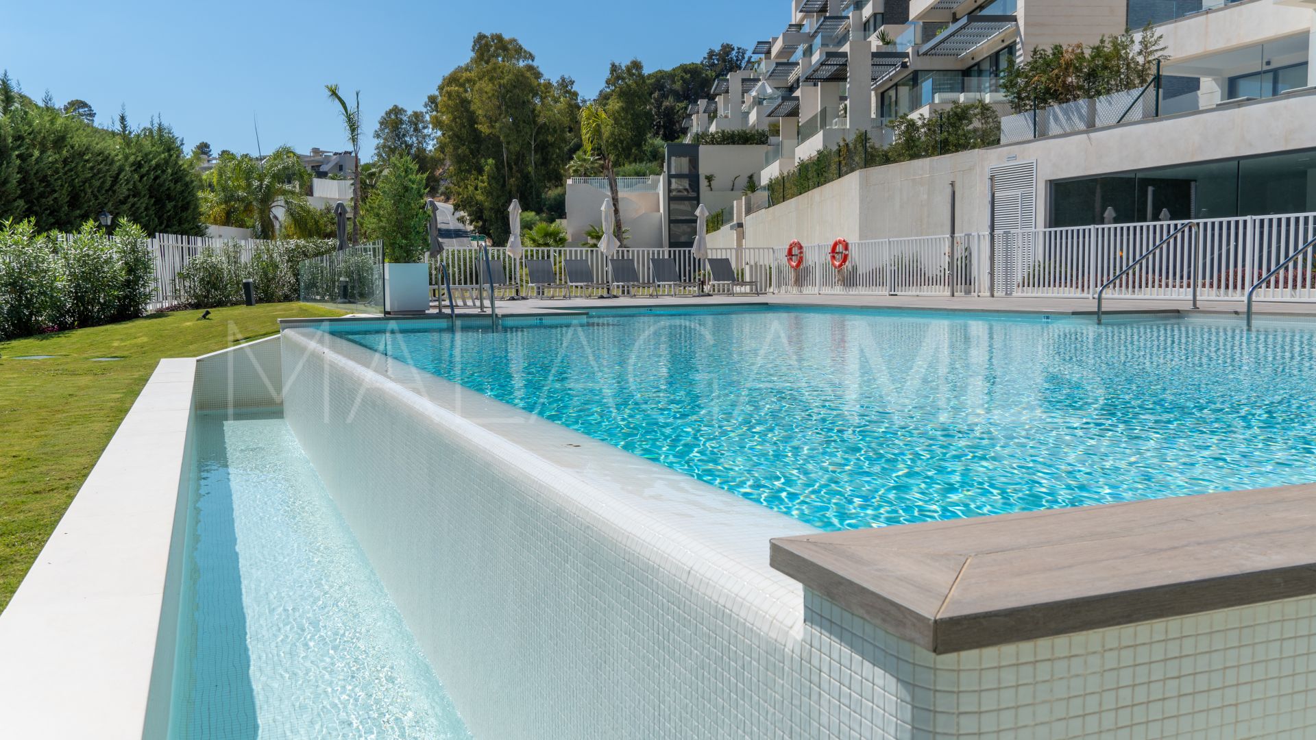 Lägenhet for sale in Aqualina