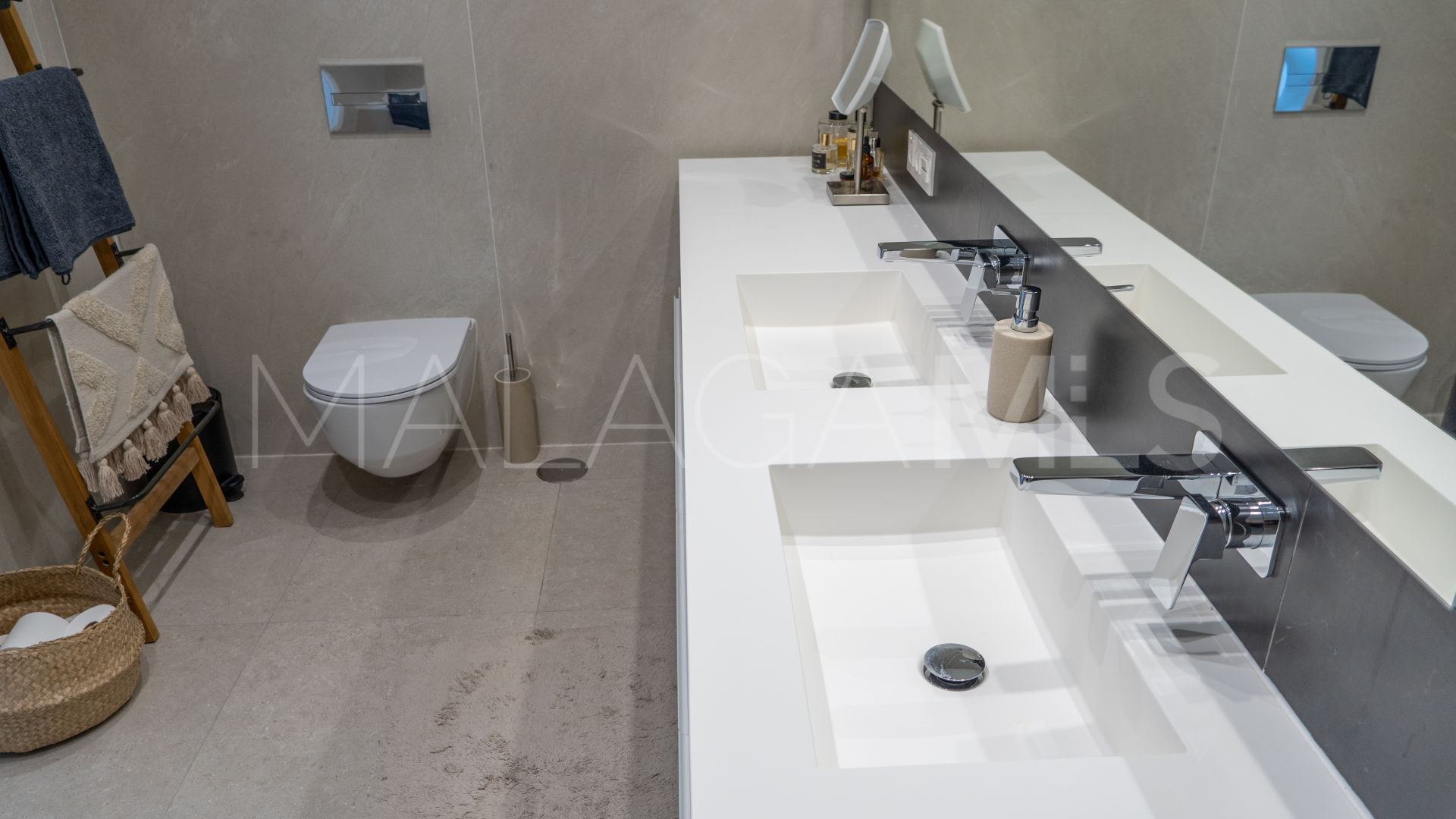 Lägenhet for sale in Aqualina