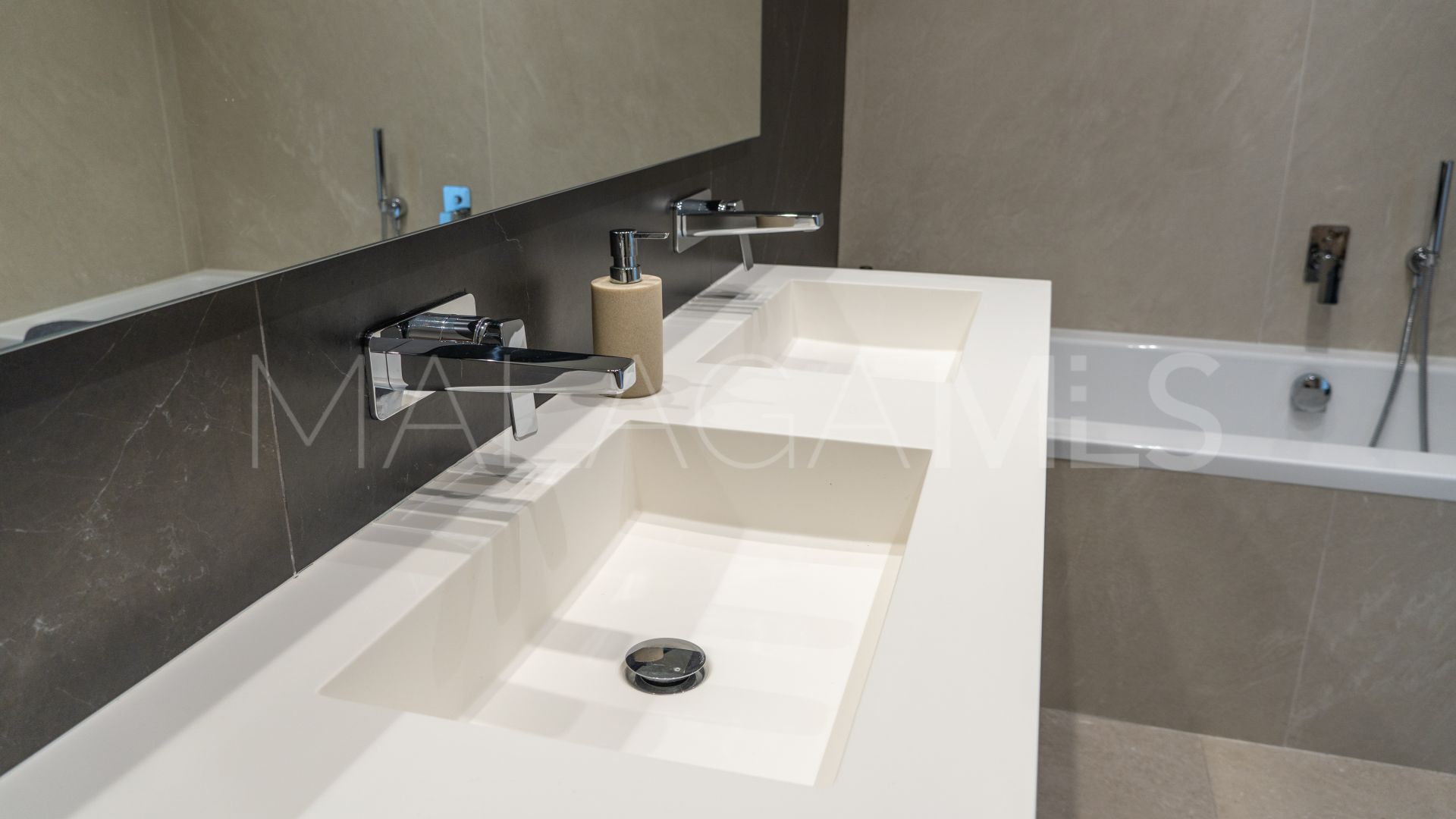 Lägenhet for sale in Aqualina