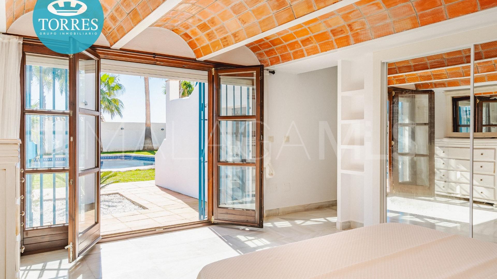 Villa a la venta de 5 bedrooms in Bahia Dorada