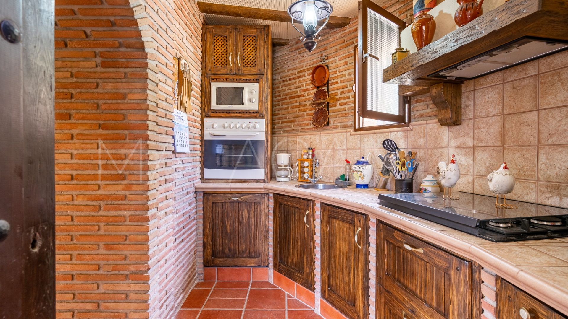Finca for sale in Altos de Estepona