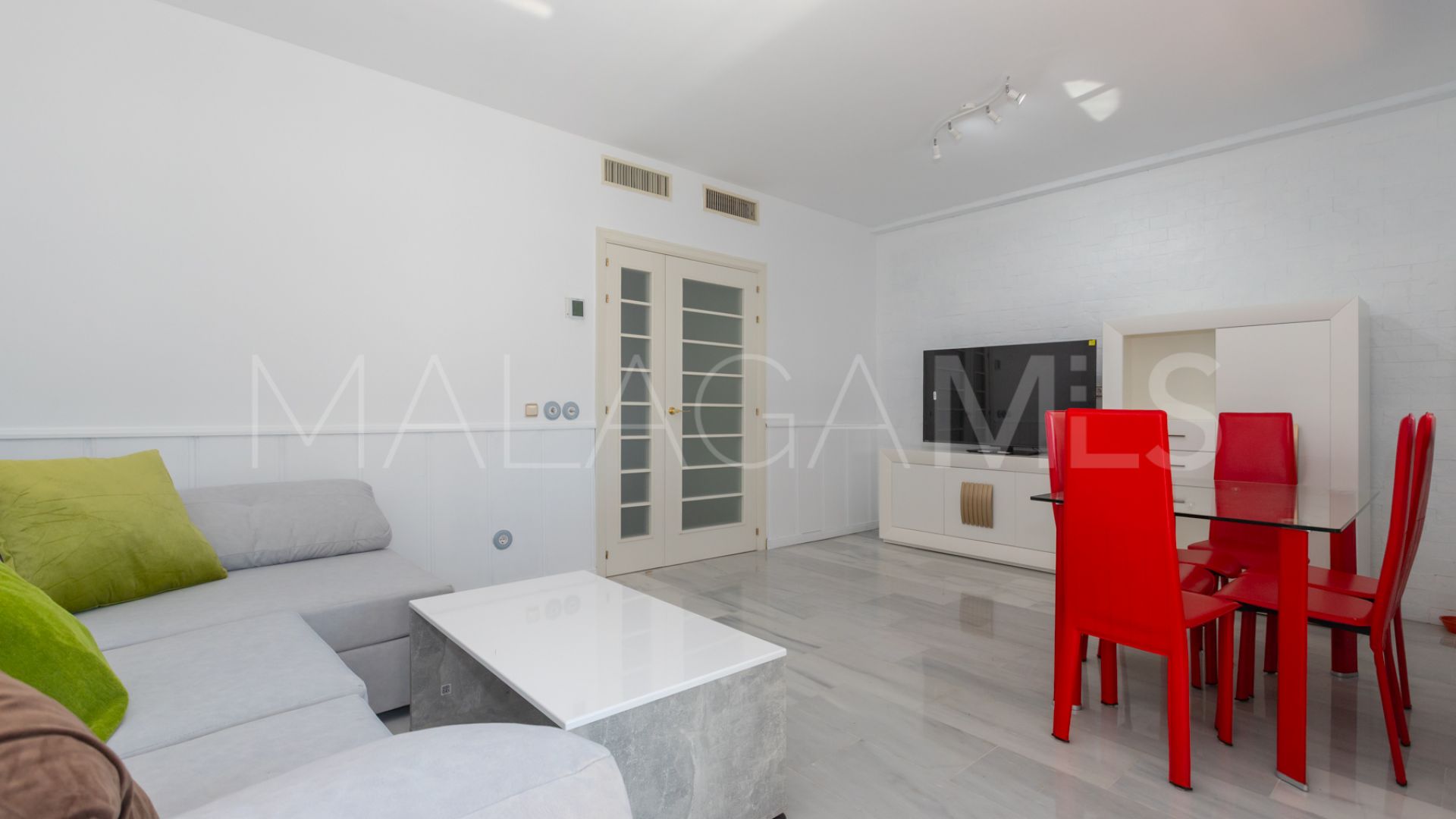 Flat for sale in Estepona Puerto