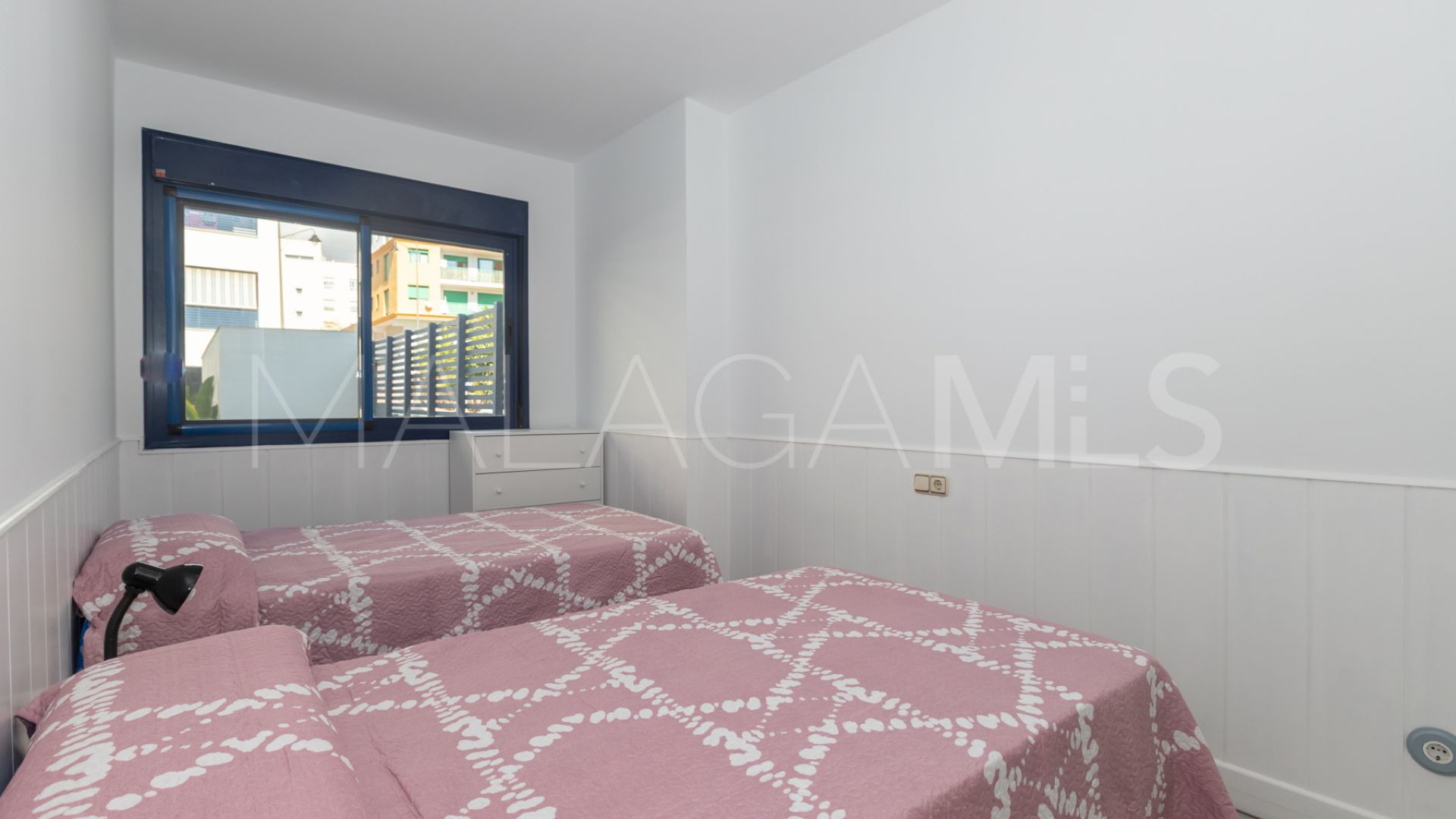 Flat for sale in Estepona Puerto