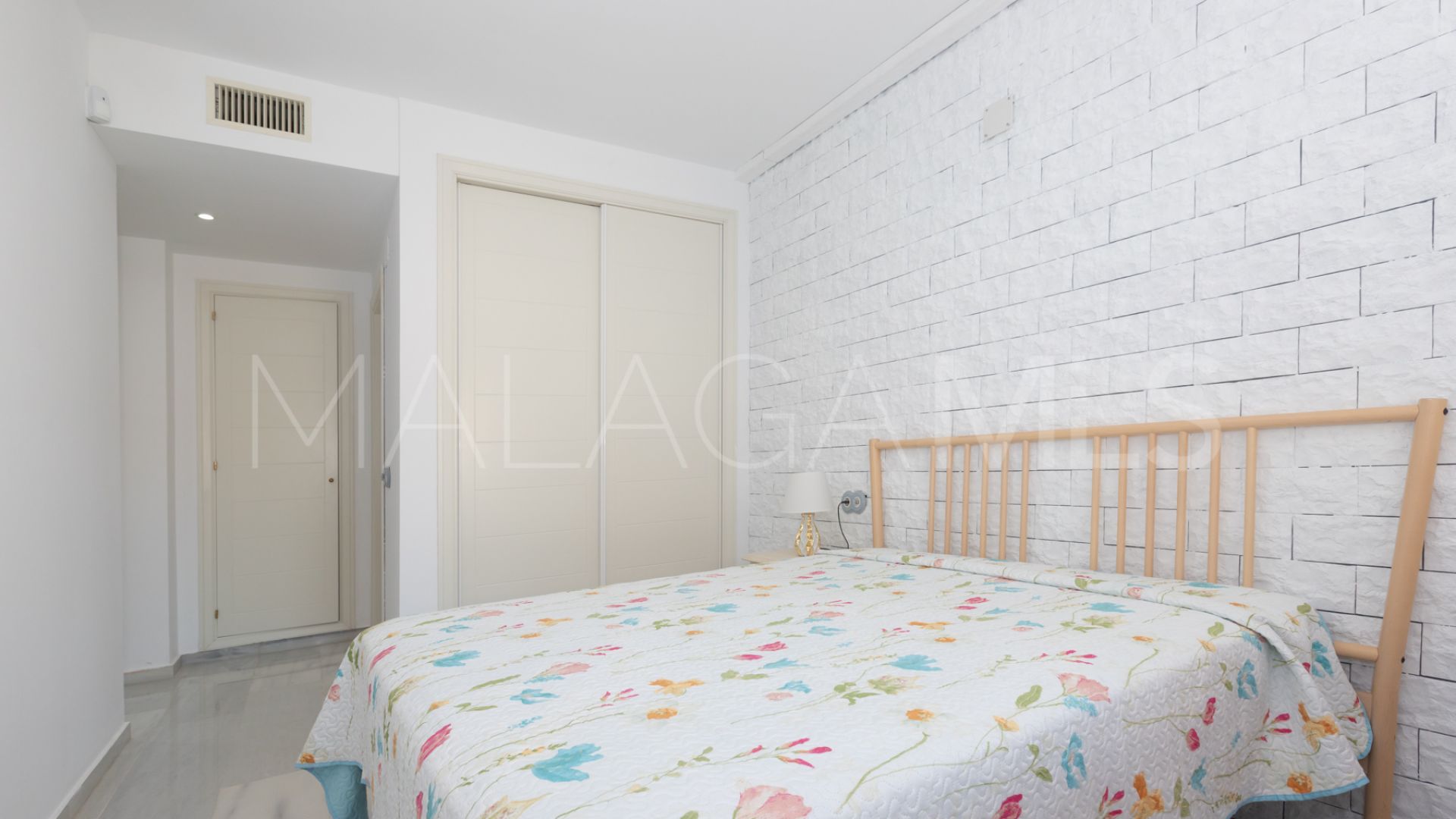 Flat for sale in Estepona Puerto