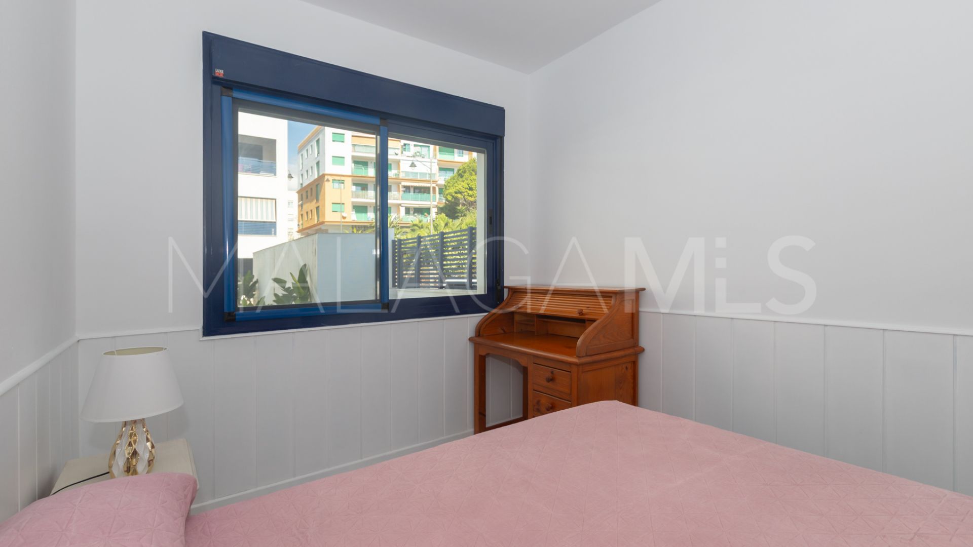 Flat for sale in Estepona Puerto