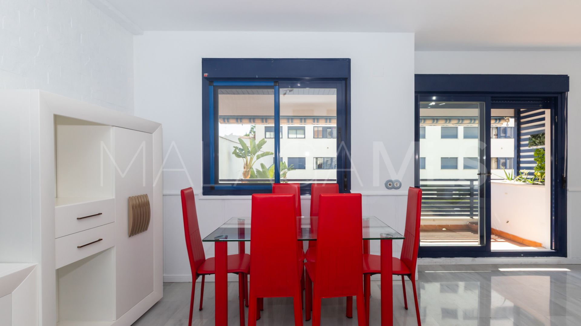 Flat for sale in Estepona Puerto