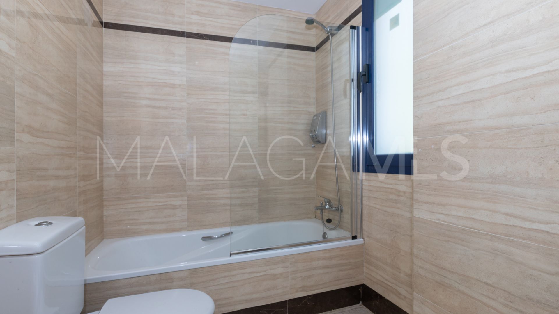 Flat for sale in Estepona Puerto